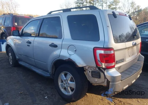 2008 Ford Escape Xlt z USA, uszkodzony, nr VIN 1FMCU93198KB41753